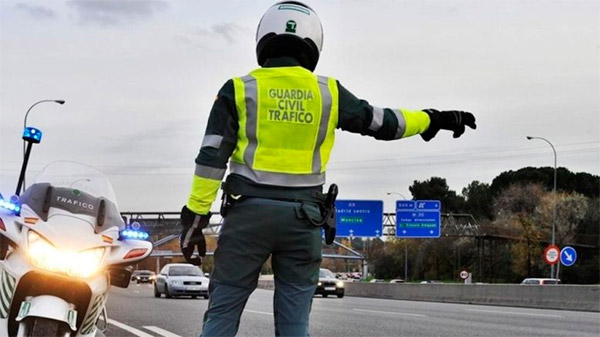 ¿Qué tienes que hacer cuando te para la Guardia Civil?