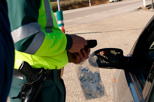 ¿Qué tienes que hacer cuando te para la Guardia Civil?