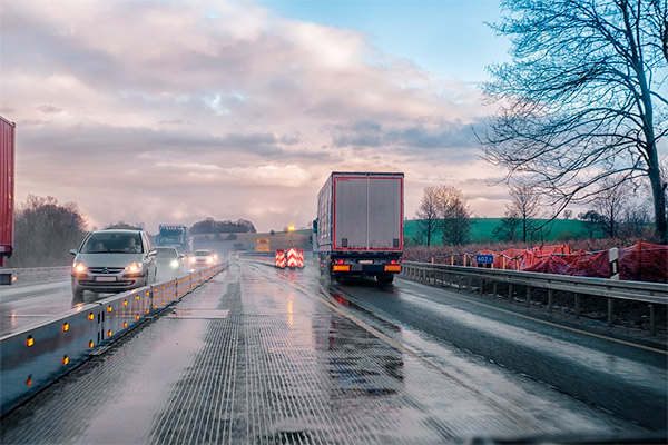 Qué es y cómo evitar el aquaplaning
