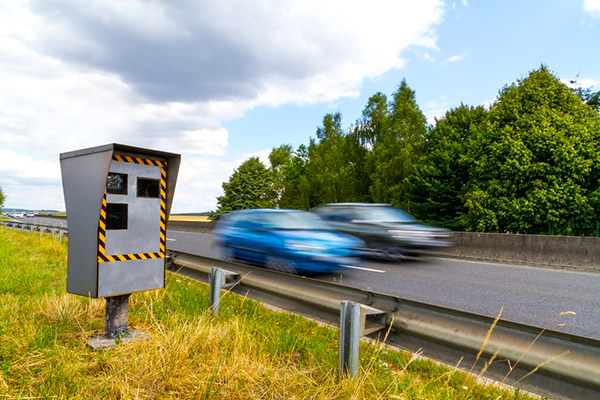 ¿Qué son los radares de cruce de la DGT?