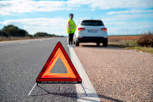 ¿Es todavia obligatorio llevar los triangulos de emergencia en el maletero?