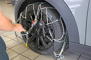 Cadenas para la nieve: cuáles comprar y cómo se colocan en las ruedas del  coche